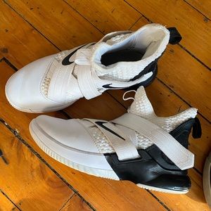 Youth boys basketball sneakers